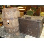 A VINTAGE SMALL OAK BOUND BARREL H-52 CM TOGETHER WITH A VINTAGE WOODEN BOX (2)