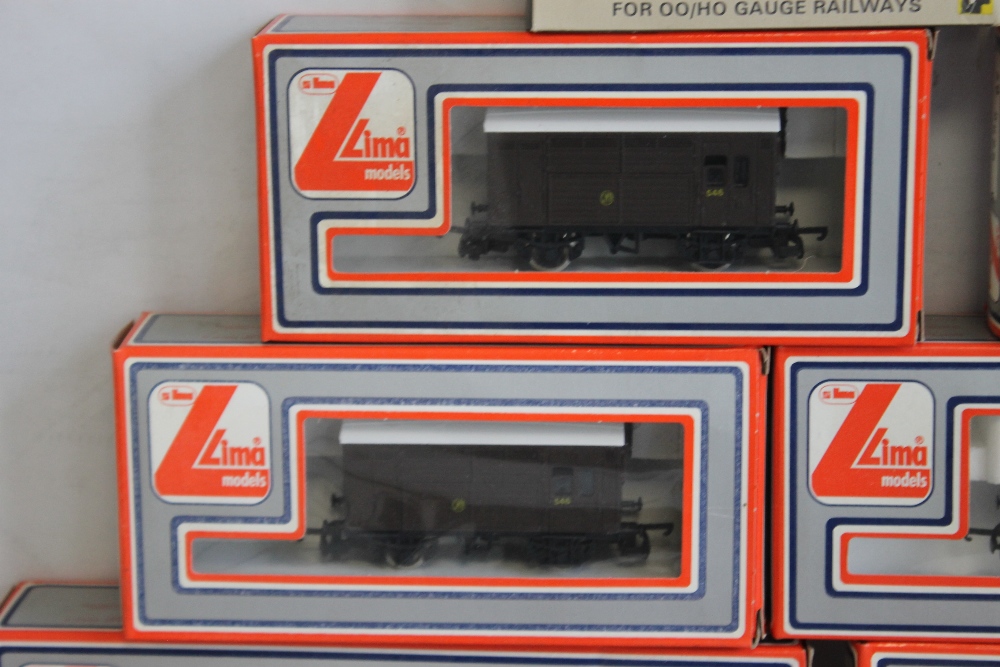TWO BOXED LIMA GOLDEN ARROW CARRIAGES 9200, FOUR BOXED LIMA COVERED WAGONS 305625W, 'OO GAUGE', - Image 2 of 7