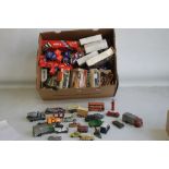 A SELECTION OF BOXED/ UNBOXED CORGI, LLEDO AND MATCHBOX DIECAST CARS and car parts plus vintage