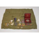 A QUANTITY OF MILITARY INTEREST COLLECTABLES, to include miniature medals, badges etc. and masonic