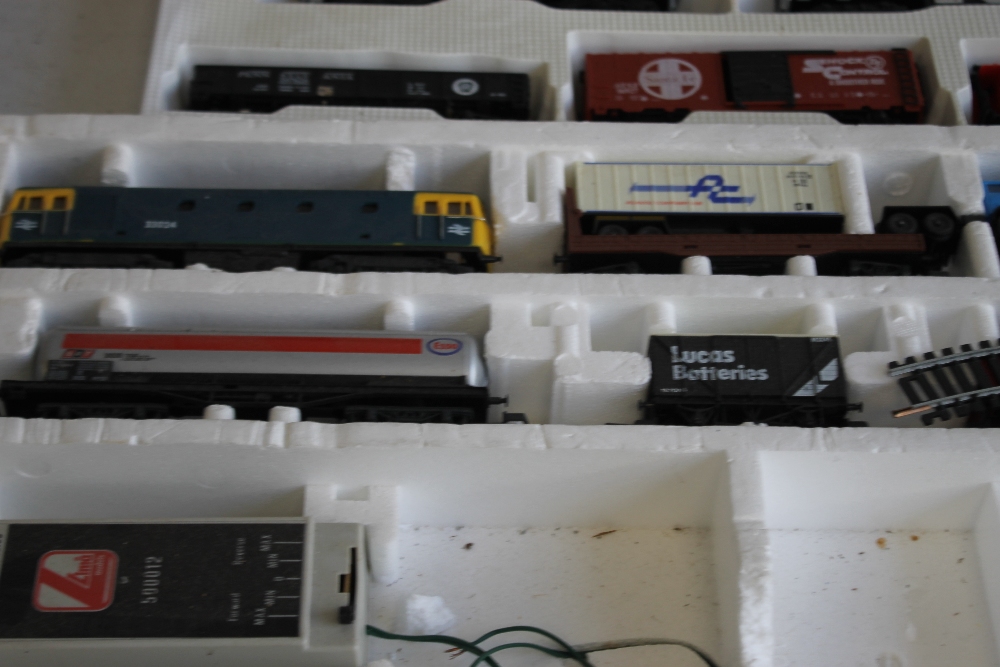 THREE RAILWAY SETS 'OO GAUGE' to include Lima InterCity 103406 complete, Lima Set Incomplete with no - Image 4 of 5