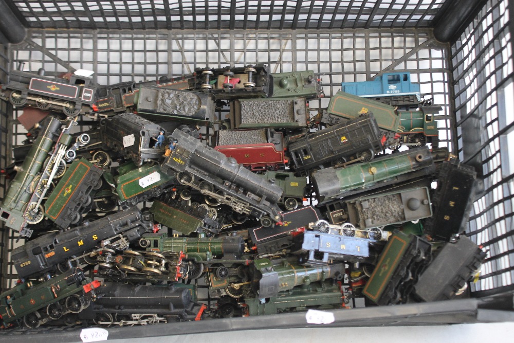 CIRCA THIRTY UNBOXED STEAM LOCOMOTIVES (BOTH 2 AND 3 RAIL) 'OO GAUGE', together with circa 20