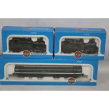 BOXED AIRFIX BR CLASS 31/1 DIESEL LOCOMOTIVE GREEN LIVERY 'OO GAUGE', plus two Airfix Tank Units GWR