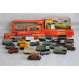 TWENTY-TWO UNBOXED PIECES OF ROLLING STOCK TO INCLUDE COVERED, UNCOVERED WAGONS AND TANKERS 'OO