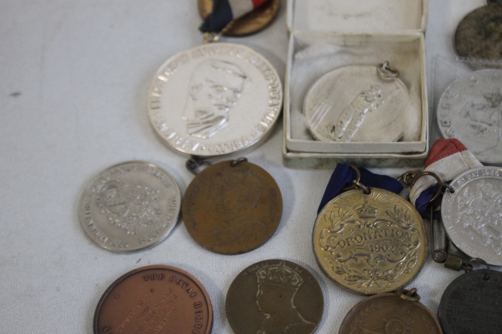 A COLLECTION OF ASSORTED MEDALS, to include Royalty medals (some Leicester related) KLM Airlines - Image 2 of 5