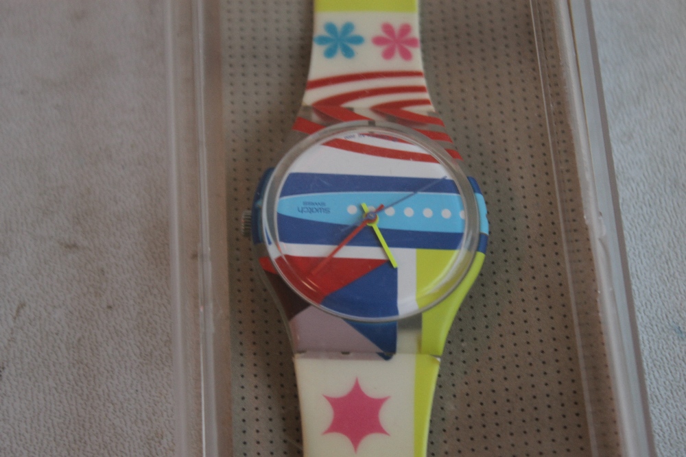 FOUR VINTAGE SWATCH WATCHES, together with various Swatch boxes - Image 3 of 5