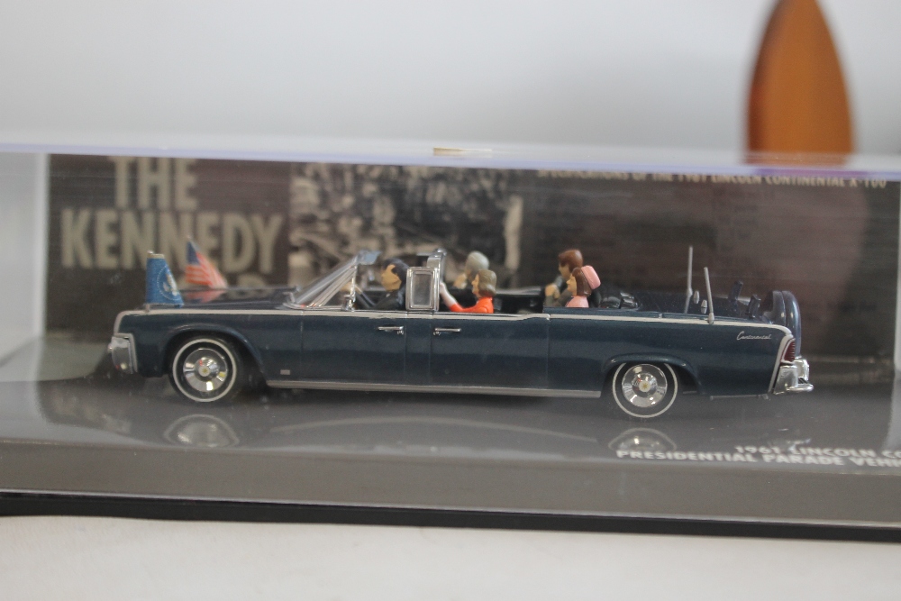 THE KENNEDY CAR, Minichamps 1961 Lincoln Continental Presidential Parade vehicle X-100, boxed with - Image 2 of 4