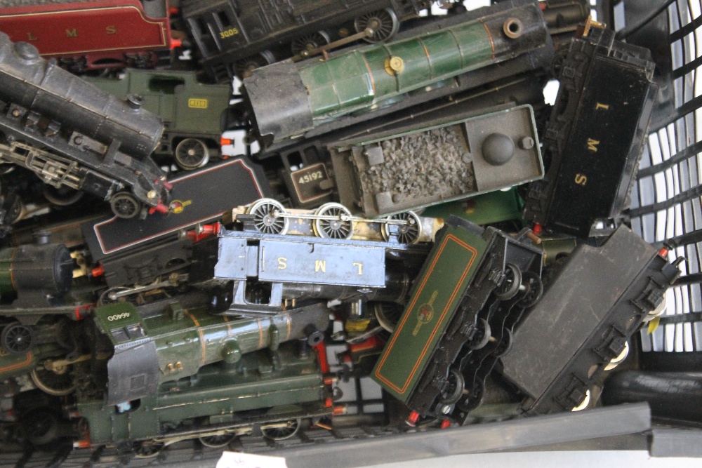 CIRCA THIRTY UNBOXED STEAM LOCOMOTIVES (BOTH 2 AND 3 RAIL) 'OO GAUGE', together with circa 20 - Image 4 of 5