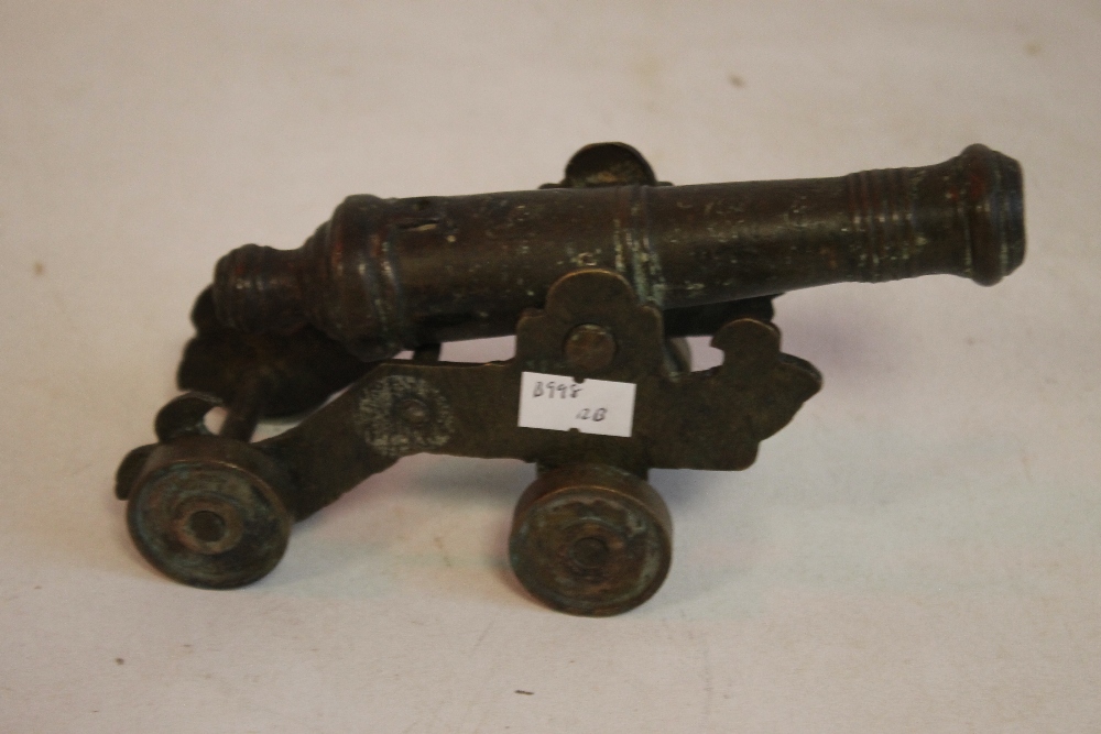 A SMALL ANTIQUE SIGNAL CANNON ON SHEET METAL CARRIAGE - Image 4 of 4