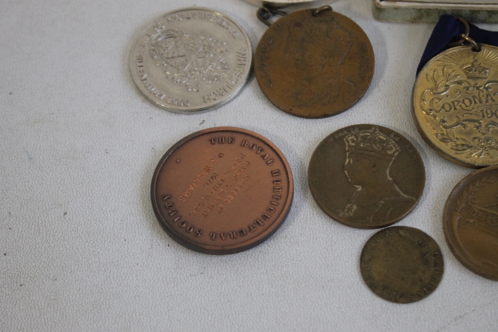 A COLLECTION OF ASSORTED MEDALS, to include Royalty medals (some Leicester related) KLM Airlines - Image 5 of 5