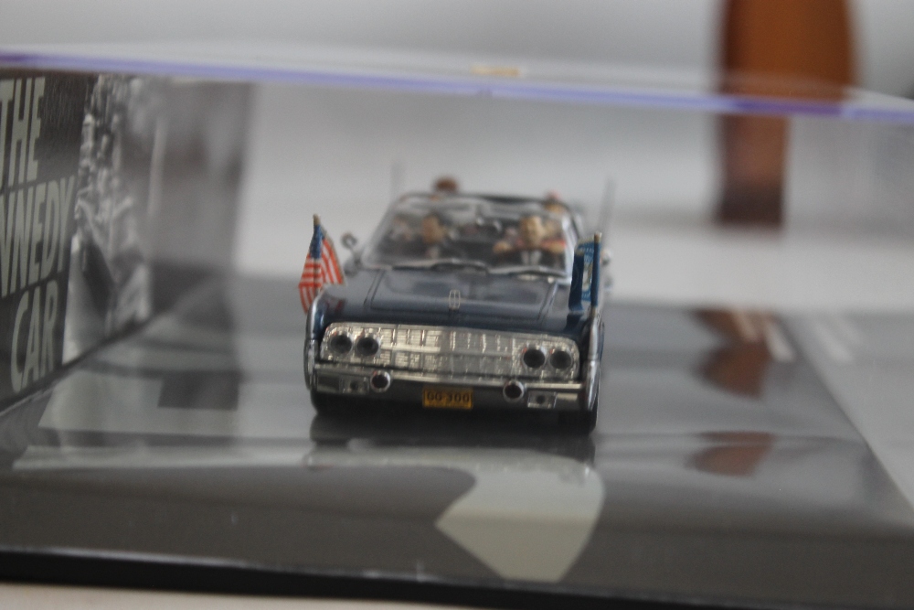 THE KENNEDY CAR, Minichamps 1961 Lincoln Continental Presidential Parade vehicle X-100, boxed with - Image 3 of 4