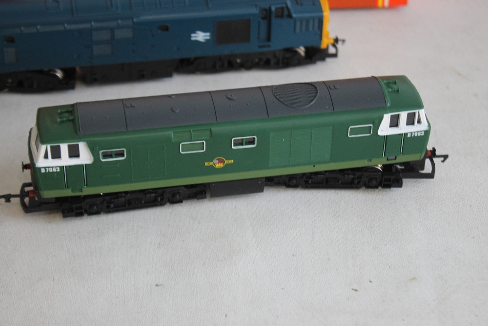 FOUR BOXED HORNBY DIESEL LOCOMOTIVES to include R.074 Hymek, R.072 BR Class 25 Green, R.347 BR Class - Image 4 of 5