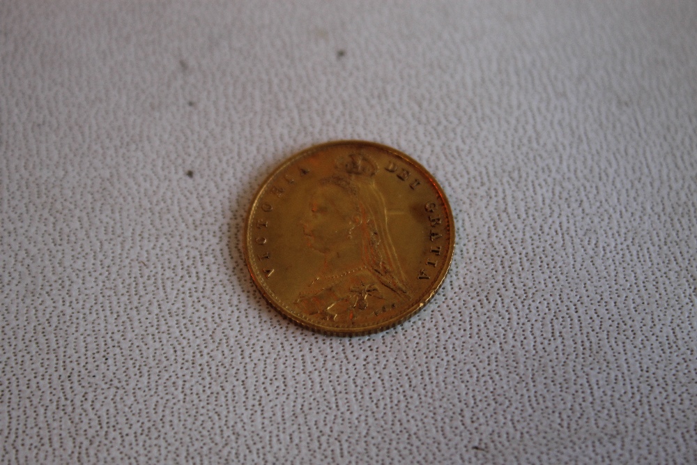 A VICTORIA 1887 JUBILEE HEAD HALF SOVEREIGN