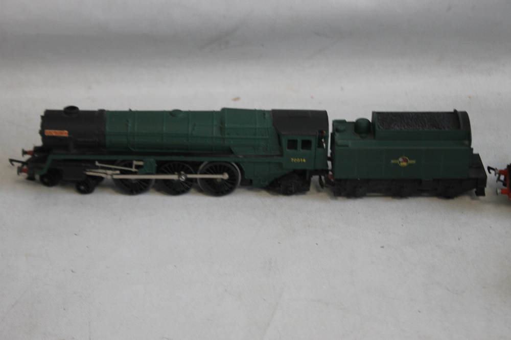 FOUR BOXED HORNBY STEAM LOCOMOTIVES AND TENDERS to include R.056 IRON DUKE (4-6-2), R.150 LNER B12/3 - Image 9 of 10