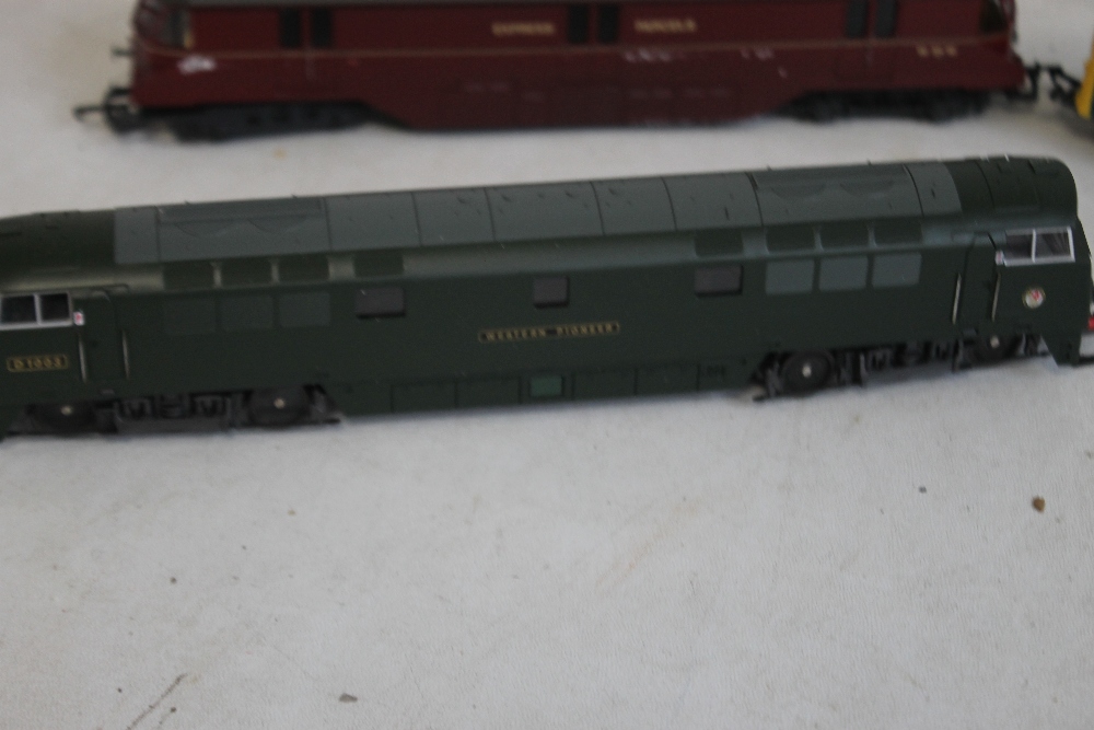 FOUR BOXED LIMA LOCOMOTIVES 'OO GAUGE' to include 205105 The Green Howards, 205144 Express - Image 4 of 5