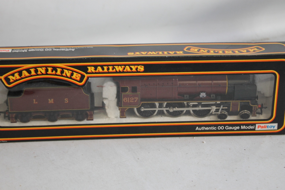 THREE BOXED MAINLINE STEAM LOCOMOTIVES AND TENDERS 'OO GAUGE', including GWR Manor Class (4-6-0) - Image 2 of 4