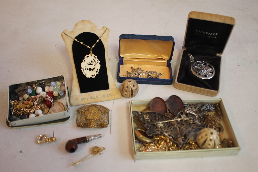 A CIGAR BOX OF VINTAGE COSTUME JEWELLERY, to include a brooch made from a nurse's buckle etc