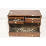 A VINTAGE WOODEN ENGINEERS TOOL CHEST FITTED WITH 7 DRAWERS AND A LIFT OFF FRONT PANEL,