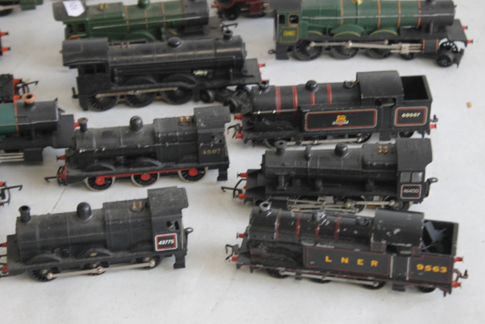 SEVENTEEN UNBOXED 00 GAUGE STEAM TANK/SHUNTER UNITS BY TRIANG, LIMA NEW RAY ETC. plus four tenders. - Image 3 of 4