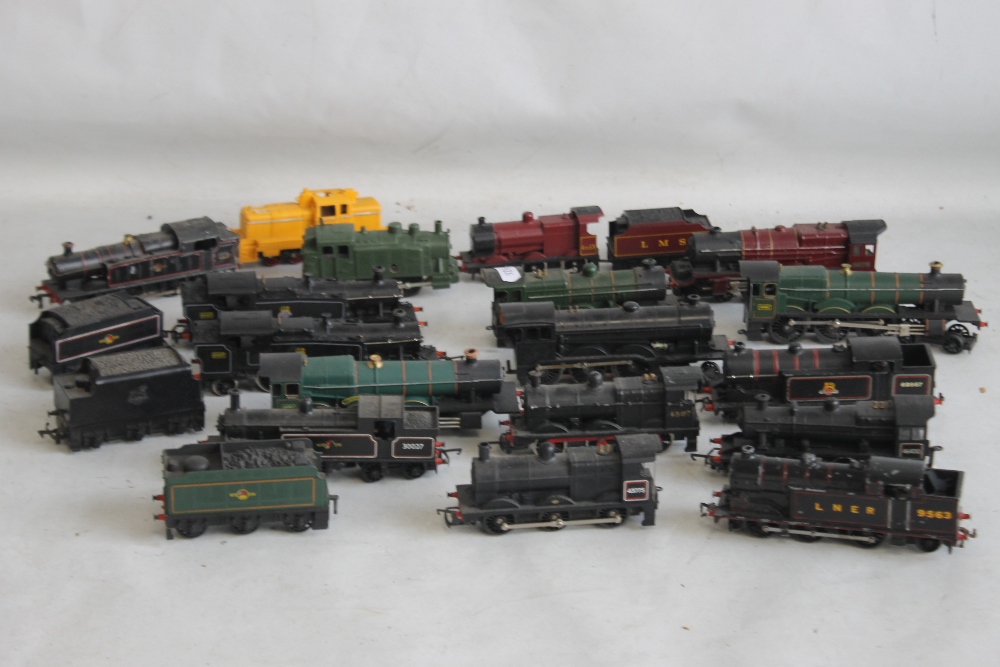 SEVENTEEN UNBOXED 00 GAUGE STEAM TANK/SHUNTER UNITS BY TRIANG, LIMA NEW RAY ETC. plus four tenders.