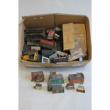 BOX CONTAINING O GAUGE TANK UNIT, two pieces of Rolling Stock, N Gauge and O Gauge building /