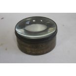 A 19TH CENTURY NEWSPAPER READING LENS D 10 CM