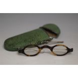 A PAIR OF CONTINENTAL HALLMARKED SILVER AND TORTOISESHELL SPECTACLES IN A SHAGREEN CASE, L 13.5 cm