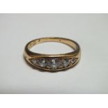 A HALLMARKED 18 CT GOLD FIVE STONE DIAMOND RING, set with good coloured graduating brilliant cut
