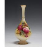 A ROYAL WORCESTER ROSES SPECIMEN VASE, signed M.Hunt, H 20 cm