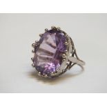 AN 18CT WHITE GOLD AMETHYST RING, approx weight 7.9g, ring size J 1/2