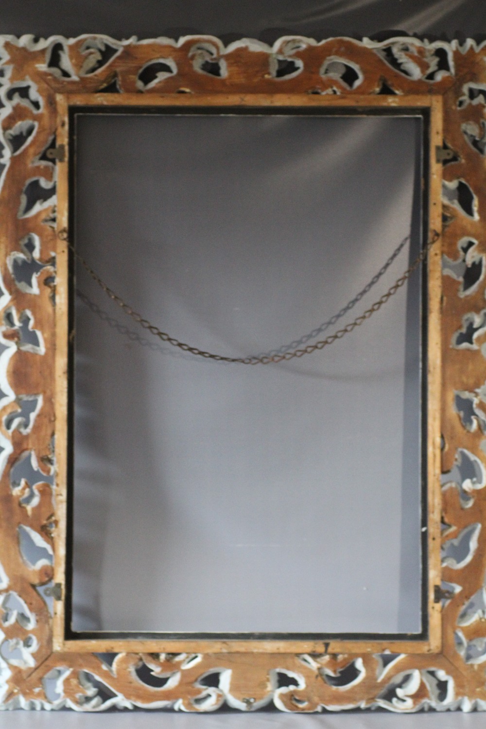 A LATE 18TH CENTURY CARVED LIMEWOOD FLORENTINE PICTURE FRAME, frame W 16 cm, frame rebate 111 x 75 - Image 4 of 4