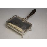 A HALLMARKED SILVER CRUMB BOX - BIRMINGHAM 1979, W 10 cm