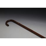 A VINTAGE HORSE MEASURING WALKING STICK, H 97 cm