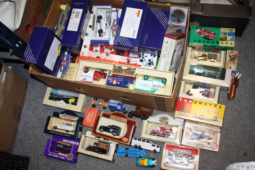 A QUANTITY OF BOXED TOY CARS TO INCLUDE CORGI AND VANGUARDS EXAMPLES