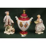 A PAIR OF VINTAGE WEDGWOOD CERAMIC FIGURES, TOGETHER WITH A ROYAL WORCESTER COMMEMORATIVE LIDDED