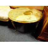 AN ONYX CIRCULAR OCCASIONAL TABLE WITH METAL LEGS H-45 CM DIA.79 CM