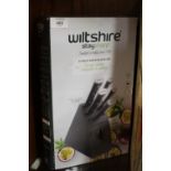 A BOXED WILTSHIRE STAY SHARP 6 PIECE KNIFE BLOCK SET