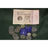 A COLLECTION OF COINS TO INCLUDE FIVE AND TWO POUND COINS