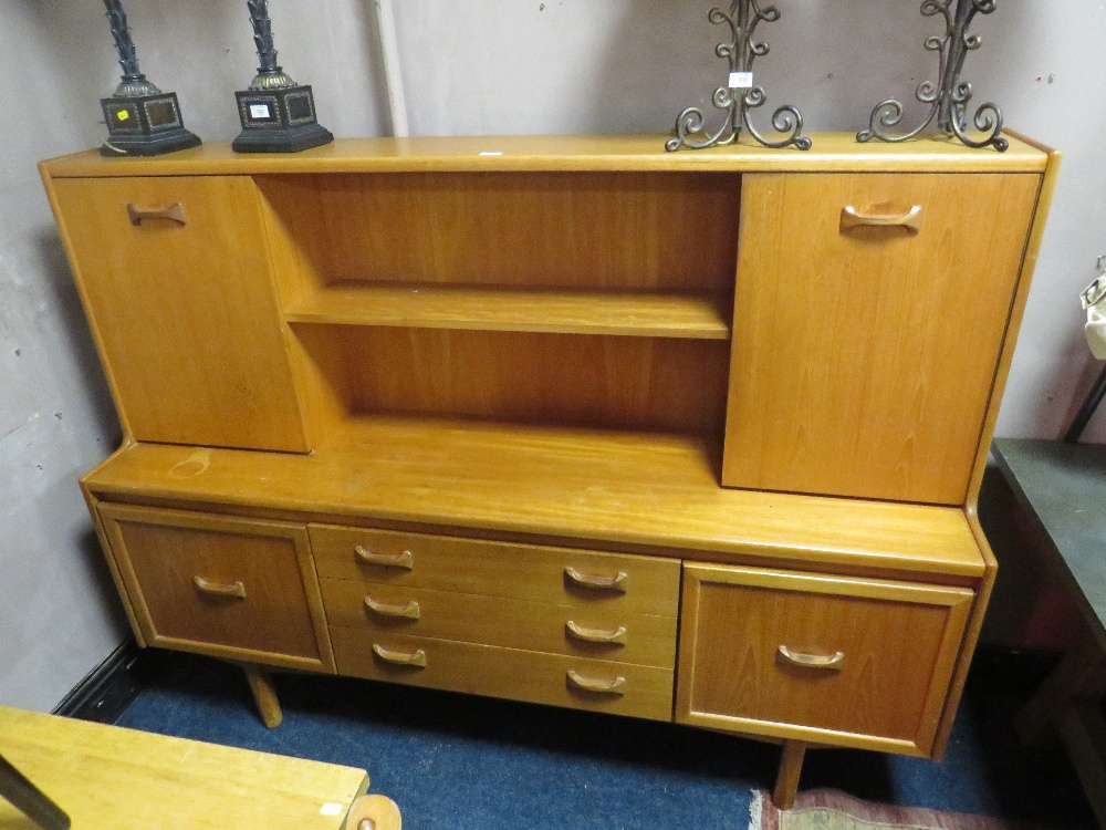 A RETRO TEAK SIDEBOARD /UNIT H-140 W-182 CM