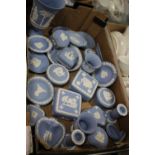 A TRAY OF BLUE WEDGWOOD JASPERWARE TO INCLUDE TRINKET POTS, CANDLESTICKS ETC.