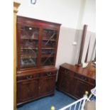 A PAIR OF REPRODUCTION MAHOGANY GLAZED BOOKCASES H-194 W-99CM (2)