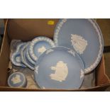 A BOX OF BLUE WEDGWOOD JASPERWARE TO INCLUDE CABINET PLATES