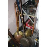 A COLLECTION OF COPPER AND BRASS WARMING PANS (5)