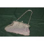 A HALLMARKED SILVER VINTAGE LADIES MESH PURSE