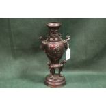 A CHINESE BRONZE VASE ON STAND, H 24.5 cm