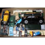 A TRAY OF ASSORTED DIE CAST TOY CARS TO INCLUDE A SUN STAR MORRIS MINOR