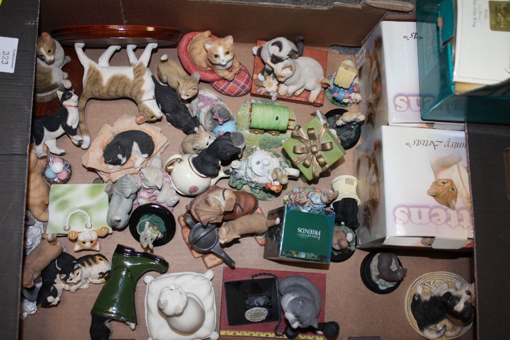 A TRAY OF CAT FIGURES TO INCLUDE A BOXED WALT DISNEY SIMBA LION KING FIGURE