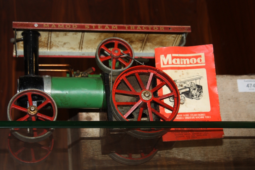 A VINTAGE MAMOD TE1A STEAM TRACTION ENGINE WITH ORIGINAL BOOKLET