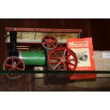 A VINTAGE MAMOD TE1A STEAM TRACTION ENGINE WITH ORIGINAL BOOKLET