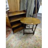 AN OAK BARLEYTWIST TABLE AND A SMALL BOOKSHELF (2)